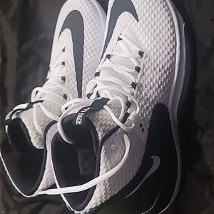 Nike Men Zoom Rize - Size 16